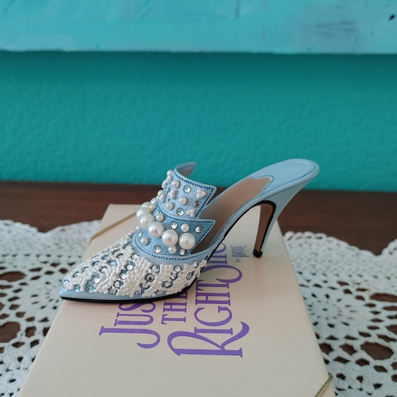 Just The Right Shoe Mini Collectible and Accessory - Picture 2 of 9